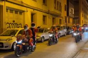 Decenas de Papá Noel desfilan por las calles de Soria a lomos de sus motos.