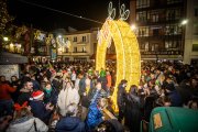 Familias y grupos celebran la nochevieja.