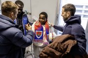 Los jugadores numantinos en la tradicional visita a los niños ingresados en el hospital.