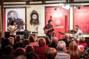 Patatas a la importancia llenó el salón de público ansioso de jazz