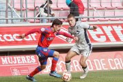 Sanchidrián en una acción del encuentro ante un defensor osasunista.