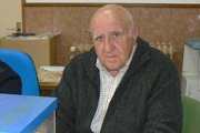 Humberto Casado durante unas votaciones en su municipio.