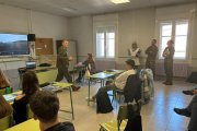 El Coronel Esparza, Subdelegado de Defensa en Soria, en la charla informativa antes de la videconferencia con la base de la Antártida.