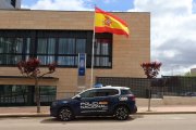 Un vehículo policial frente a la Comisaría de Soria.