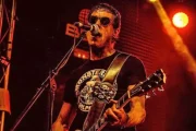 Enrique Bastante, guitarrista de Gabinete Caligari.