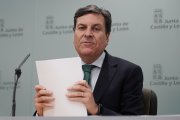 El consejero de Economía y Hacienda y portavoz, Carlos Fernández Carriedo, comparece en rueda de prensa posterior al Consejo de Gobierno.