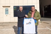 El presidente del Club Bádminton Soria, Manuel Acero, y el representante de CS24, Jesús del Campo.