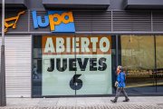 Cartel anunciador de la apertura de Lupa.