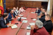 Reunión de Renfe con los alcaldes y concejales de las poblaciones afectadas.