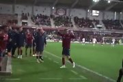 Yelko Pino tras frenar a Góngora habiendo sido sustituido minutos antes.