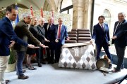 El consejero de Medio Ambiente, Vivienda y Ordenación del Territorio, Juan Carlos Suárez-Quiñones, y el delegado del Gobierno, Nicanor Sen, asisten a la inauguración del Salón Internacional del Chocolate 2025.