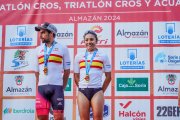 Kevin Viñuela y Marina Muñoz como campeones de España de Acuatlón en 2024.