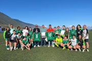 Las jugadoras del filial del C.D. San José y el cuerpo técnico en El Hierro