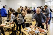 Vecinos de Alconaba, en la inauguración del multiservicios.