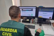 Imagen de un agente de la Guardia Civil en la investigación de los hechos.