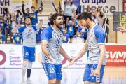 Bruno Cunha y Fabián Flores celebran uno de los puntos logrados ante Valencia.