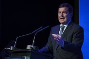 El presidente de la Junta de Castilla y León, Alfonso Fernández Mañueco, interviene durante la cuarta jornada de la V edición del foro ‘Wake Up, Spain!’, en Casa de América, a 3 de abril de 2025, en Madrid.