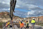 Obras de reparación en el puente de San Esteban de Gormaz.
