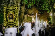 Las imágenes del Cristo del Humilladero y de la Virgen de la Soledad han iluminado la noche del Jueves Santo.