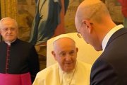 El Papa Francisco con el alcalde de Ágreda en una visita al Vaticano.