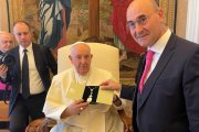 El Papa Francisco y el alcalde de Ágreda, en noviembre de 2025.