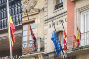 Banderas a media asta en los edificios institucionales de Soria.