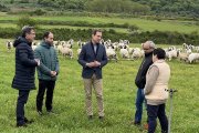 El director general de Política Agraria Comunitaria (PAC), Ángel Gómez, visita la explotación de ovino ecológico La Majada de Barcina.