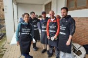 Algunos de los participantes de la edición anterior de la Parrillada Solidaria en Vinuesa.