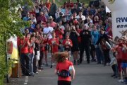 Varios participantes en una edición del Cross de Valdelagua.