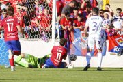 Kuda salva ante Febas en una de las ocasiones clara del Teruel en la primera parte.