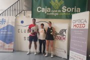 Dos de los ganadores del torneo con uno de los representantes de Asoem Soria.