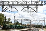 Catenaria en las vías de tren.