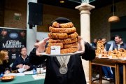 Imagen del concurso del Mejor Torrezno del mundo de este año celebrado en El Burgo.