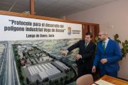 Firma del protocolo del polígono industrial Vega de Alcozar, en Langa, el pasado mes de enero.