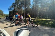 Ciclistas parados en el Amogable.