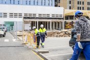 Inicio de las obras del nuevo aparcamiento del hospital Santa Bárbara este lunes.