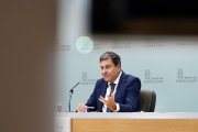 El portavoz de la Junta y consejero de Economía y Hacienda, Carlos Fernández Carriedo, comparece en rueda de prensa posterior al Consejo de Gobierno de la Junta.
