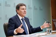 El consejero de Economía y Hacienda y portavoz, Carlos Fernández Carriedo, comparece en rueda de prensa posterior al Consejo de Gobierno.