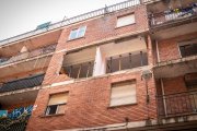 La vivienda donde se produjo la explosión apuntalada.