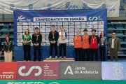 Daniela Corchón en lo más alto del podio como campeona de España con su compañero Alejandro Gallego.