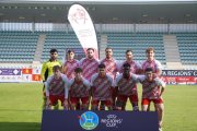 Hugo Jiménez, el primero por la izquierda en la final de abajo, y Hame, el segundo por la derecha, en el once inicial de Castilla y León.
