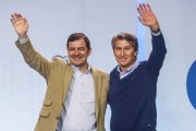 El presidente del Partido Popular, Alberto Núñez Feijóo, junto al presidente de la Junta de Castilla y León y del PP de Castilla y León, Alfonso Fernández Mañueco.