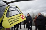 El presidente de la Junta de Castilla y León, Alfonso Fernández Mañueco, durante la presentación de las mejoras en transporte de emergencias sanitarias.