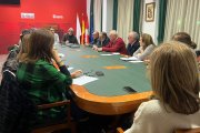Reunión del Ayuntamiento con colectivos sanitarios para abordar el futuro del Virgen del Mirón.