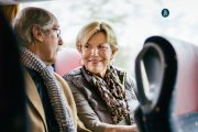 El programa del Club de los 60 garantiza transporte cómodo en autocar para todos los destinos nacionales y como conexión a aeropuertos en los viajes internacionales.