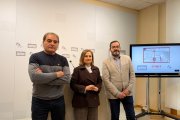 Carlos González, alcalde de Muriel, Elia Jiménez, diputada de Turismo y Óscar Jiménez, secretario de las Cofradías.
