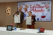 Juanjo Delgado Soto y Beatriz Martínez, en la presentación de la edición 2026 del concurso 'El Mejor Torrezno del Mundo'.