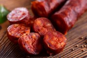 El chorizo, protagonista del Jueves Lardero, resume el sentido original de la fiesta: comer carne antes de que el calendario marque la Cuaresma.