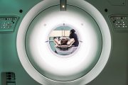 El TAC simulador realiza una especie de mapa de carreteras GPS del tumor y la zona a tratar para, después, planificar el tratamiento y aplicar la radiación.