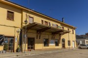 Fachada principal de estación de El Cañuelo.